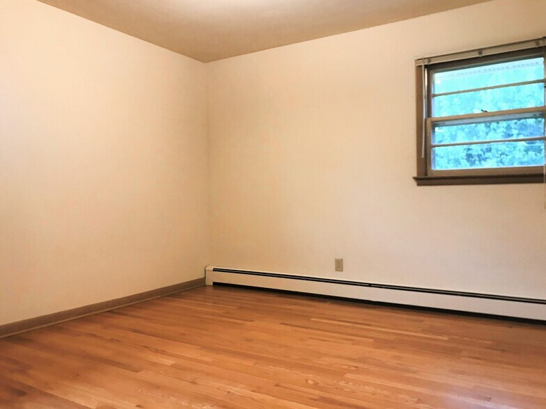 Building Photo - 413 Pawling St