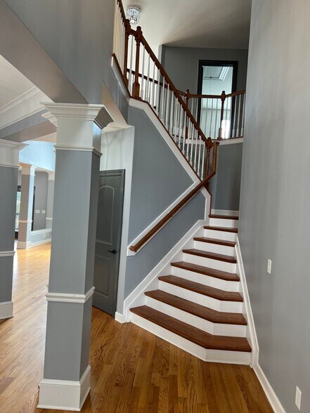 Building Photo - 1602 Newstead Terrace