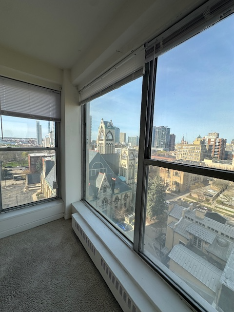 Building Photo - 1121 N Waverly Pl