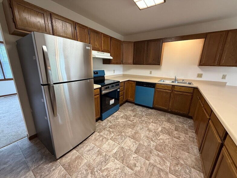 Building Photo - 1627 Rustic Dr