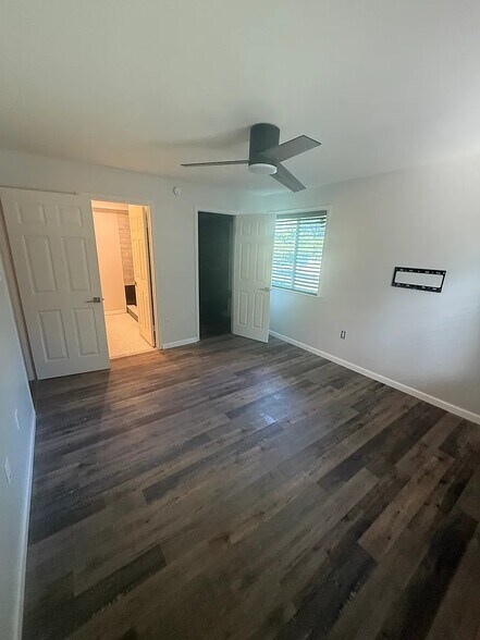 Building Photo - 215 Hickory Ct