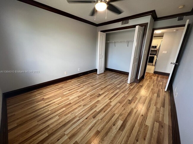 Building Photo - 649 E Sheridan St