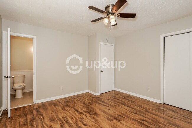 Building Photo - Fantastic 3bd/2ba home! Coming soon!