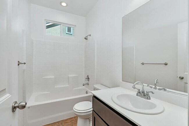 Building Photo - 636 Lamoglia St
