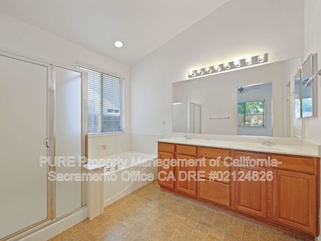 Building Photo - 1732 Bamboo St