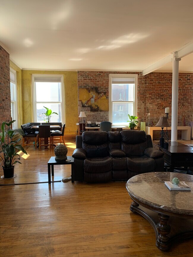 Primary Photo - 115 N Prospect St