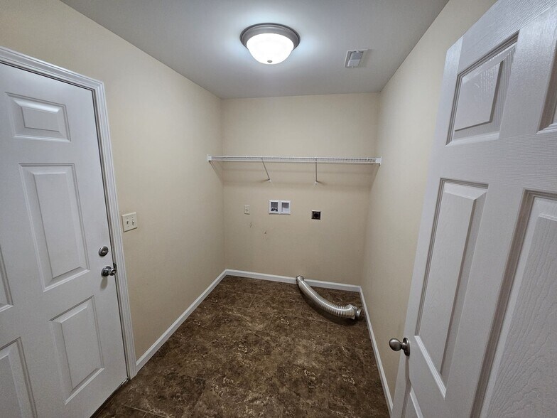 Mudroom/ laundry hook up - 2647 Travelers Way