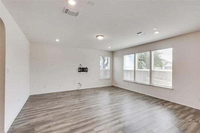 Building Photo - 716 Priscilla Ct