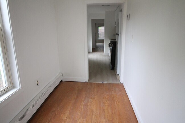 Building Photo - 11 Elm St