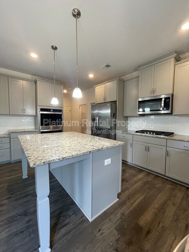 Building Photo - 1616 Chancery Ln