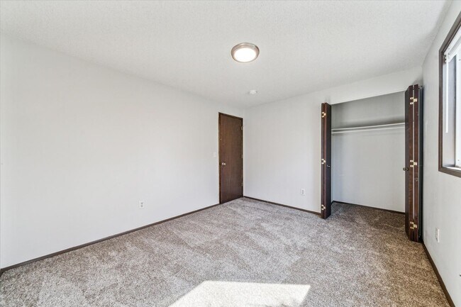 Building Photo - 5847-5855 SE Holgate