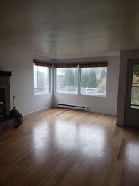 Building Photo - 722 White Pl