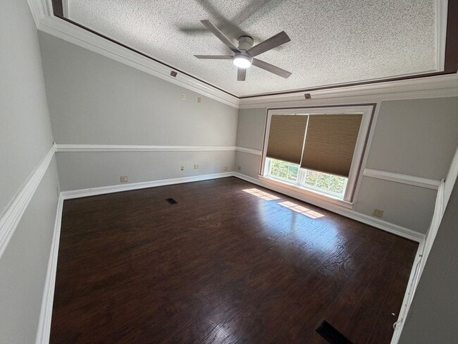 Building Photo - Spacious Ranch Home