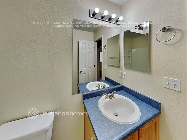 Building Photo - 874 Descendant Dr