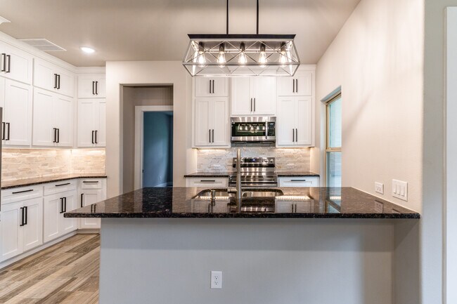 Building Photo - 310 Ditto Ave