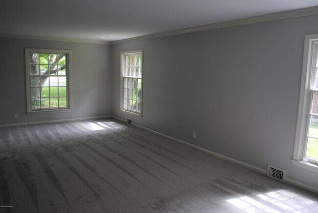 Building Photo - 9836 Longwood Cir