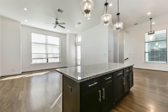 Building Photo - 1810 Thompson St