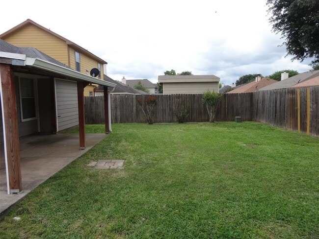 Building Photo - 34602 Lake Side Dr