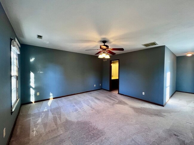 Building Photo - Welcome to this beautiful home in Salem La...