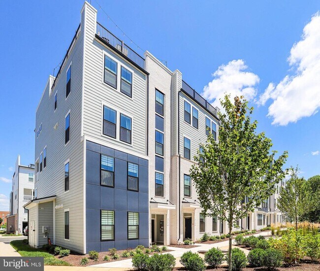 Building Photo - 45181 Drowes Ter