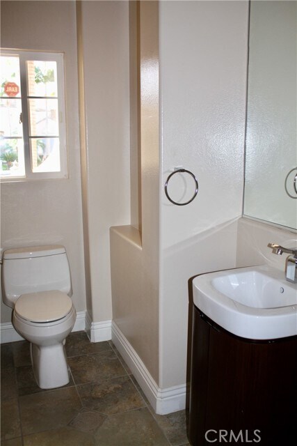 Building Photo - 42 Clear Creek