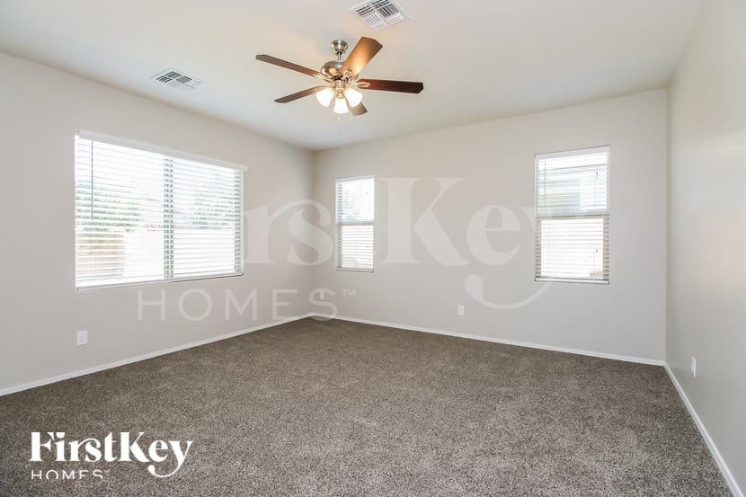 Building Photo - 840 East Gold Dust Way