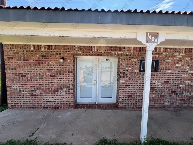 Primary Photo - Beautiful Studio- ALL BILLS PAID-Month to ...