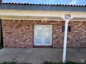 Building Photo - Beautiful Studio- ALL BILLS PAID-Month to ...