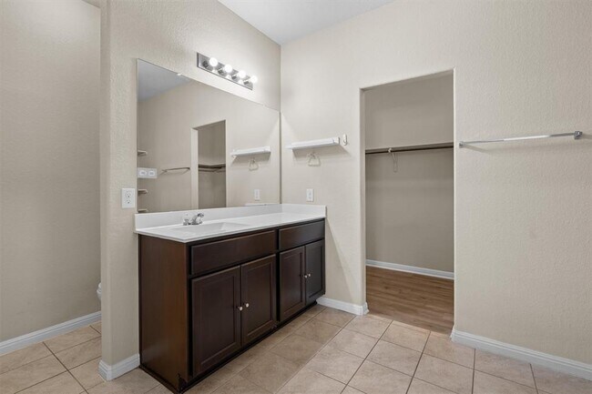 Building Photo - 13809 Harrisglenn Dr