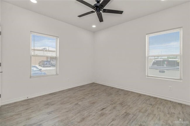 Building Photo - 9 Redbud E Ave