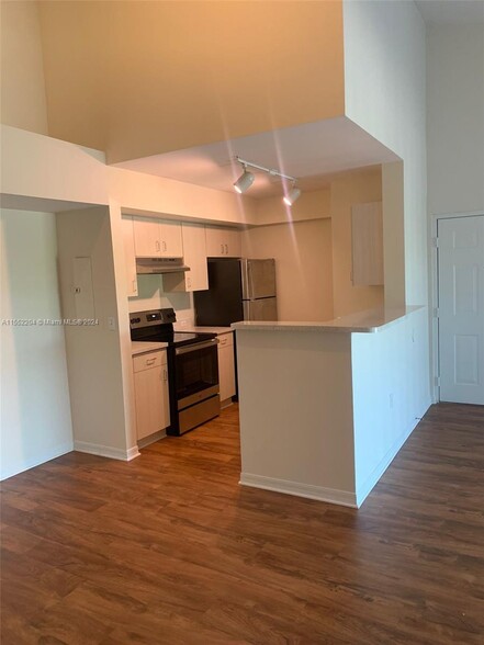 Building Photo - 655 SW 111th Way