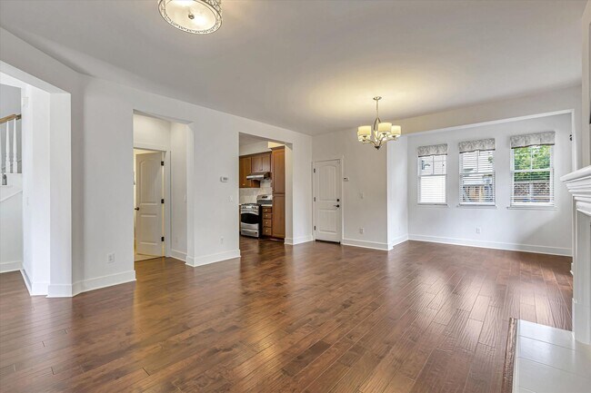 Building Photo - 928 Valencia Ave