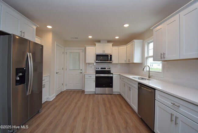 Building Photo - 640 Abigail Taylor Dr