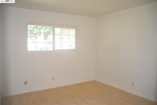 Building Photo - Single Story Condo