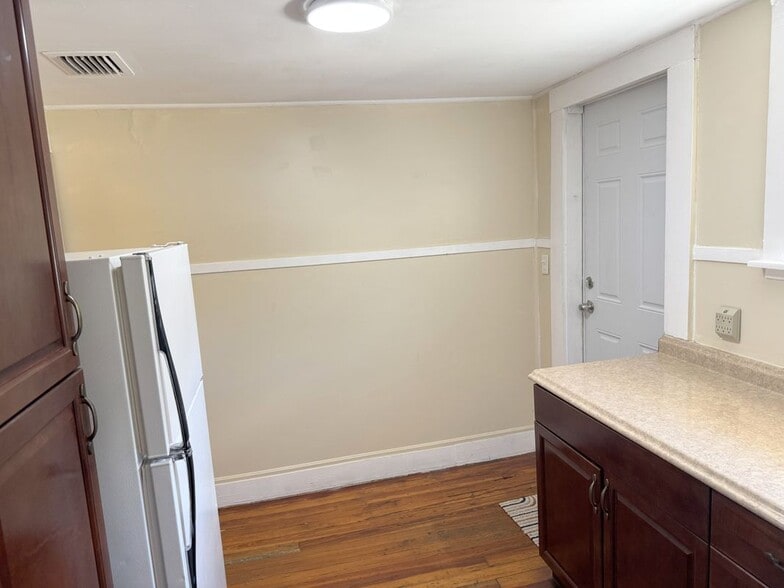 Building Photo - 832 1st St N