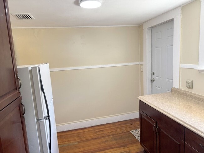 Building Photo - 832 1st St N