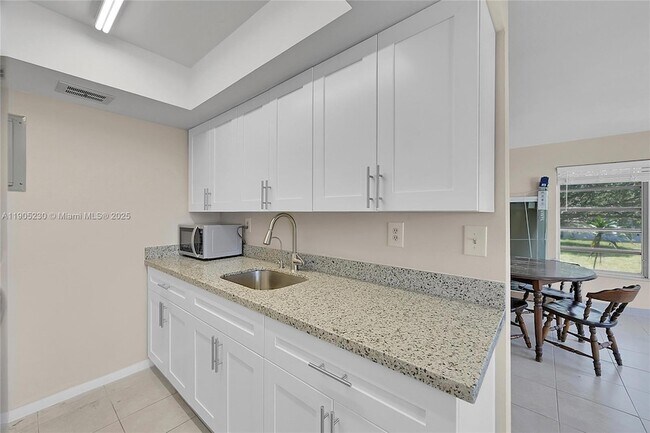 Building Photo - 3217 NE 11th St