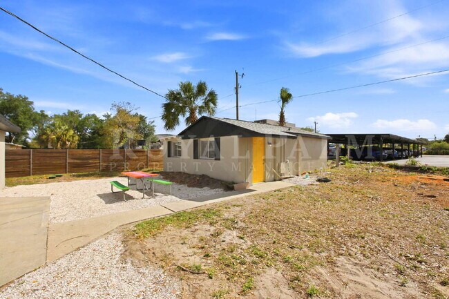 Building Photo - North Fort Myers has 99 Problems but this 1/1 Isn't It!