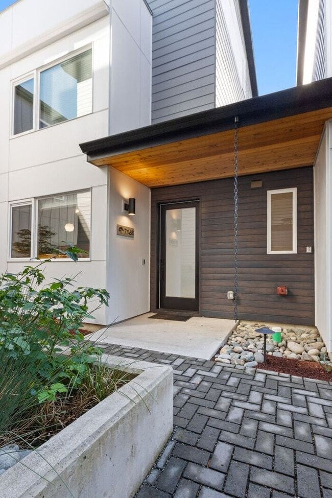 Primary Photo - Stunning Othello Park Designer Townhome wi...