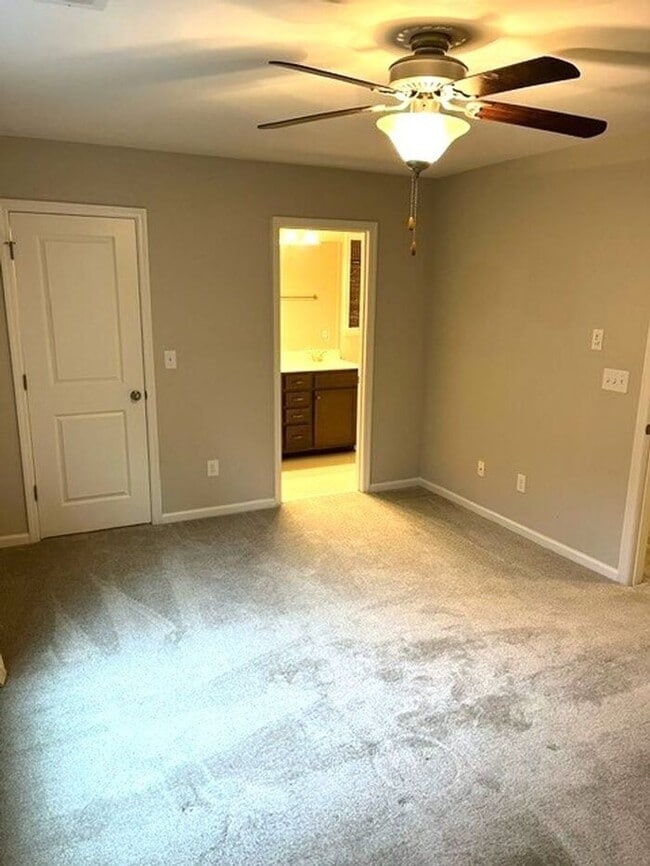 Building Photo - Coming Soon - Lovely 2 Bedroom 2.5 Bath Townhome in Goose Creek!