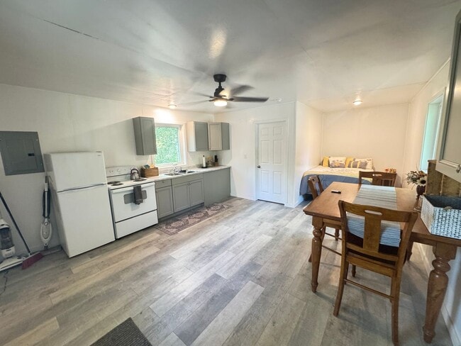 Building Photo - 815 Duckwood Ct