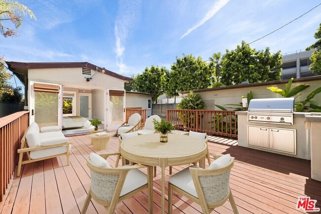 Building Photo - 2011 Stearns Dr