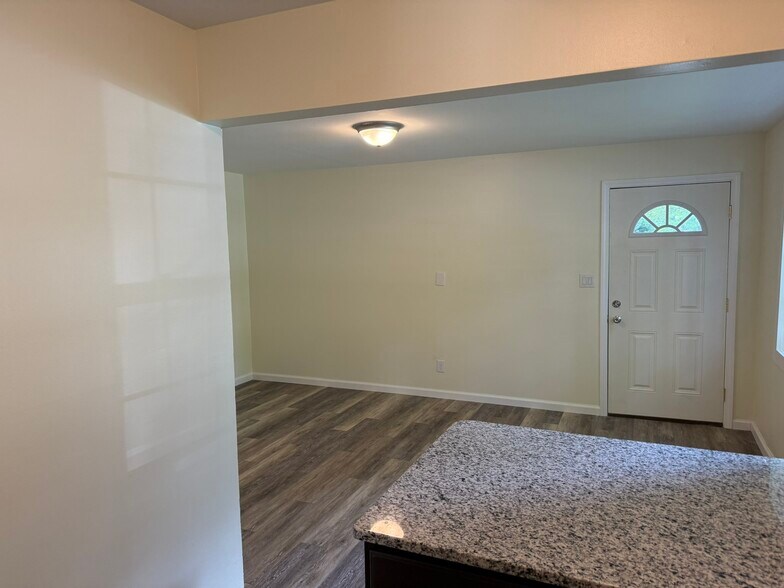 Living Room - 922 Kramer Ave