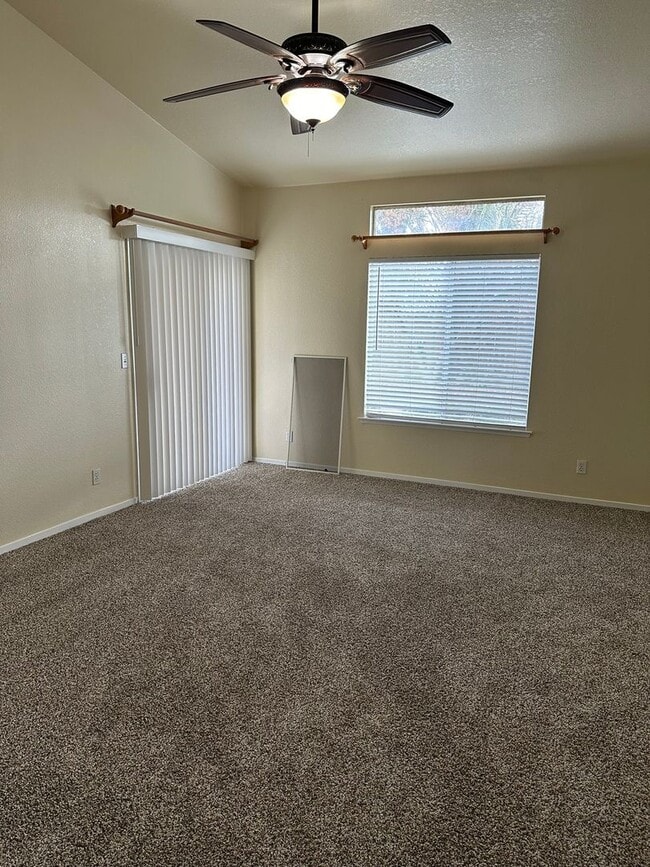 Building Photo - 3/2 Granville in NW Fresno. 3 car garage a...