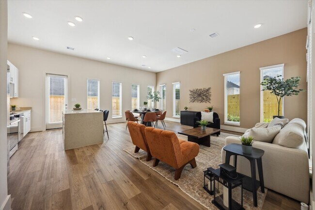 Building Photo - 5903 Urban Pnes St