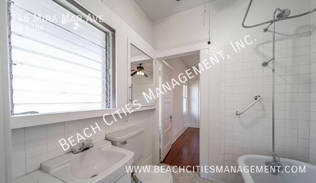 Building Photo - 746 Mira Mar Ave