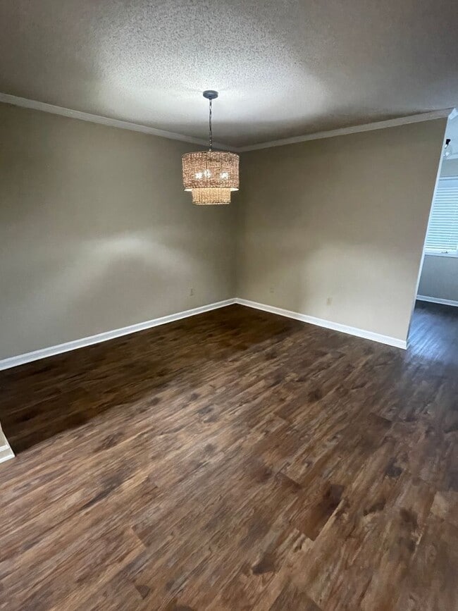 Building Photo - 3BD/2BA Townhouse Located in the Heart of East Memphis
