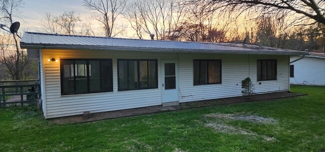 Building Photo - Finleyville 3 Bedroom 1.5 Bath Remodeled Ranch Home $1,800 + Utilities