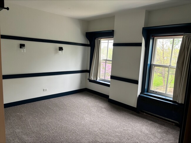 Building Photo - 1309 Oswego Rd