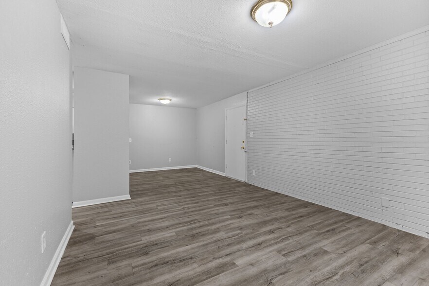Building Photo - 5936 Radnor Rd